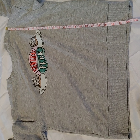 Friends Central Perk Sweater Side Medium - Picture 5 of 11